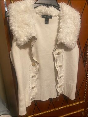 Faux fur White House Black Market Cream Faux-Fur Collar Knit Vest